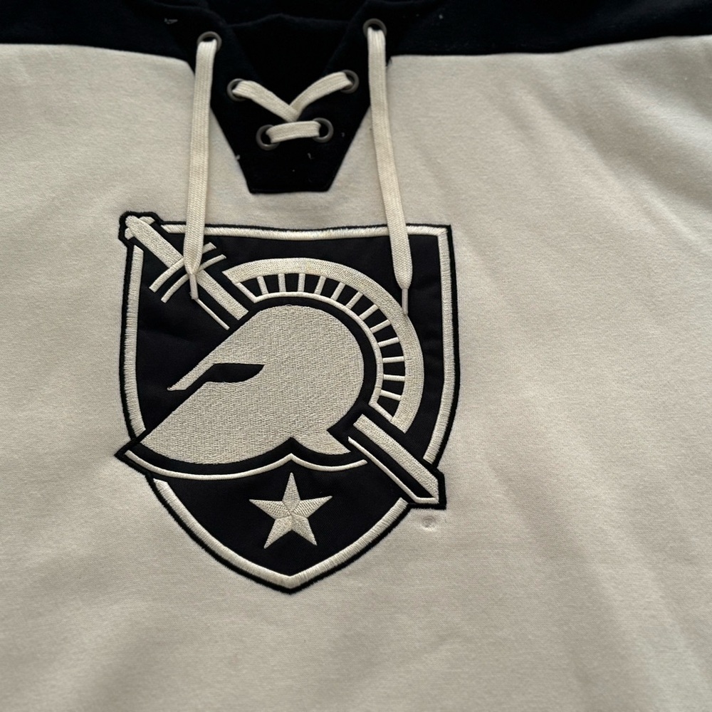 Beautiful XL Army Black Knights hoodie sweatshirt. 70% Cotton 30% polyester